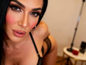 Nahaufnahme einer attraktiven Transensex Live Darstellerin.